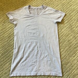 LULULEMON Swiftly Tech Short Sleeve Shirt 2.0 Size 6 Lilac Smoke